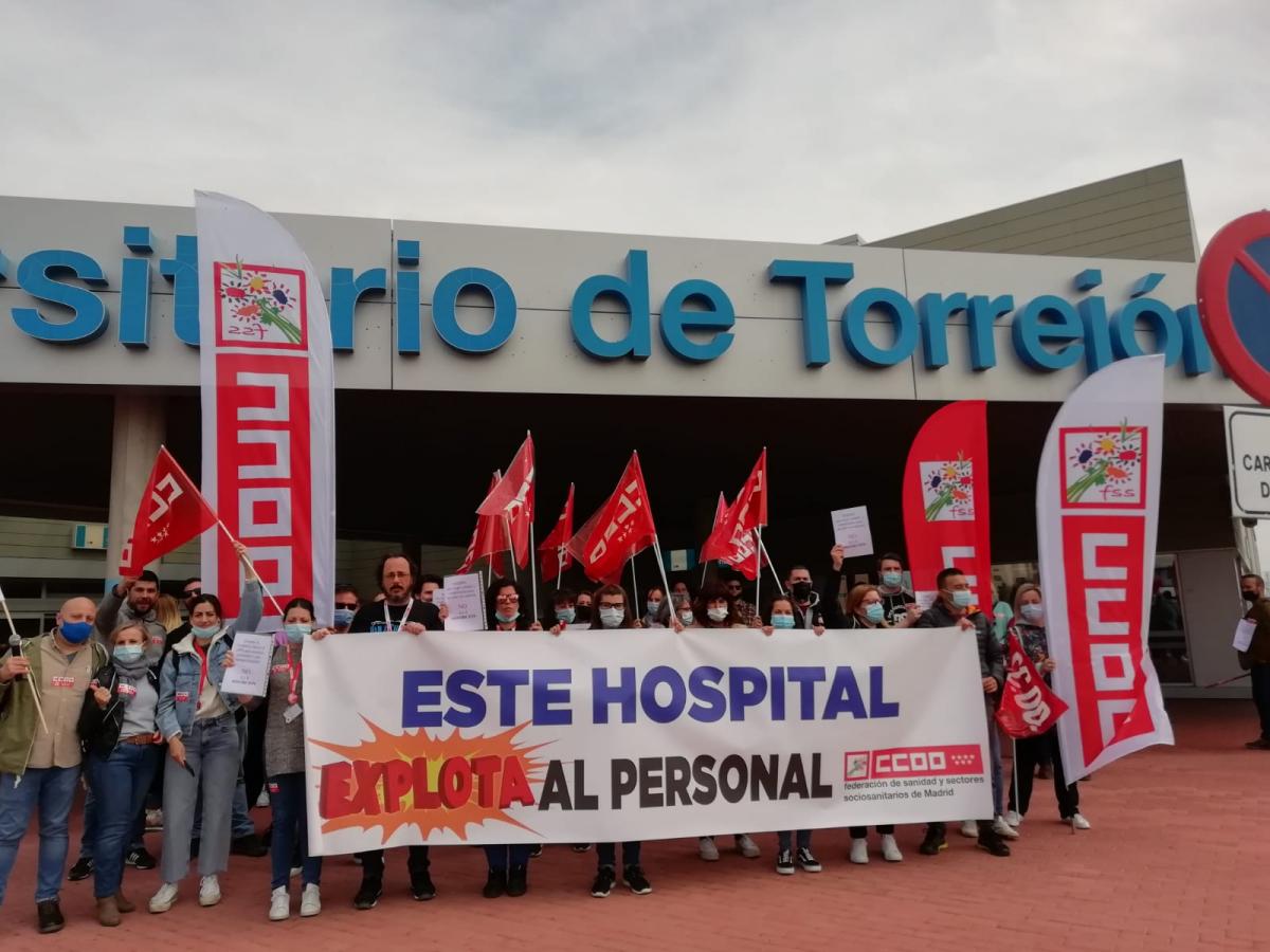 Concentracin a las puertas del Hospital Universitario de Torrejn de Ardoz
