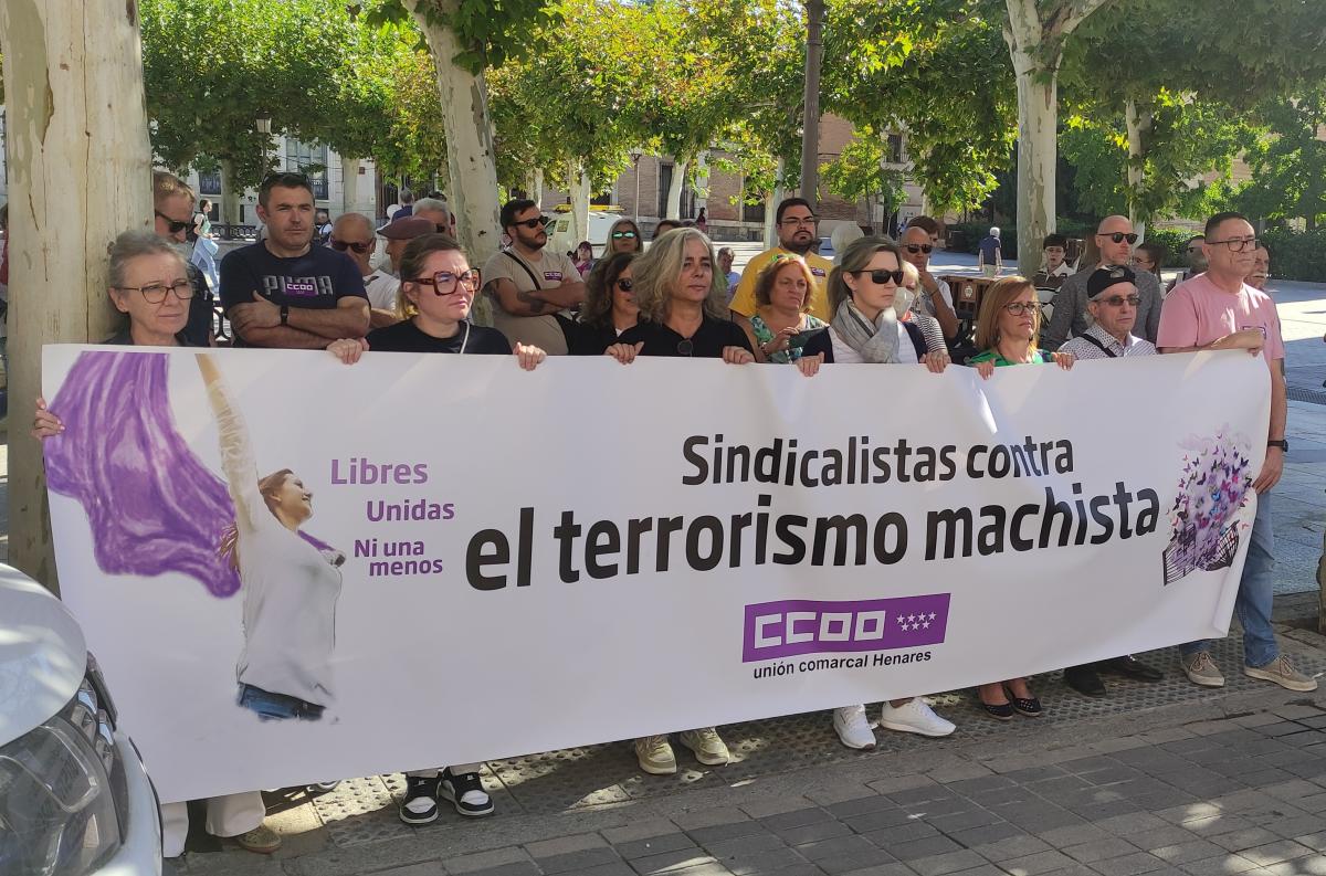 Concentracin contra la violencia machista en Alcal de Henares