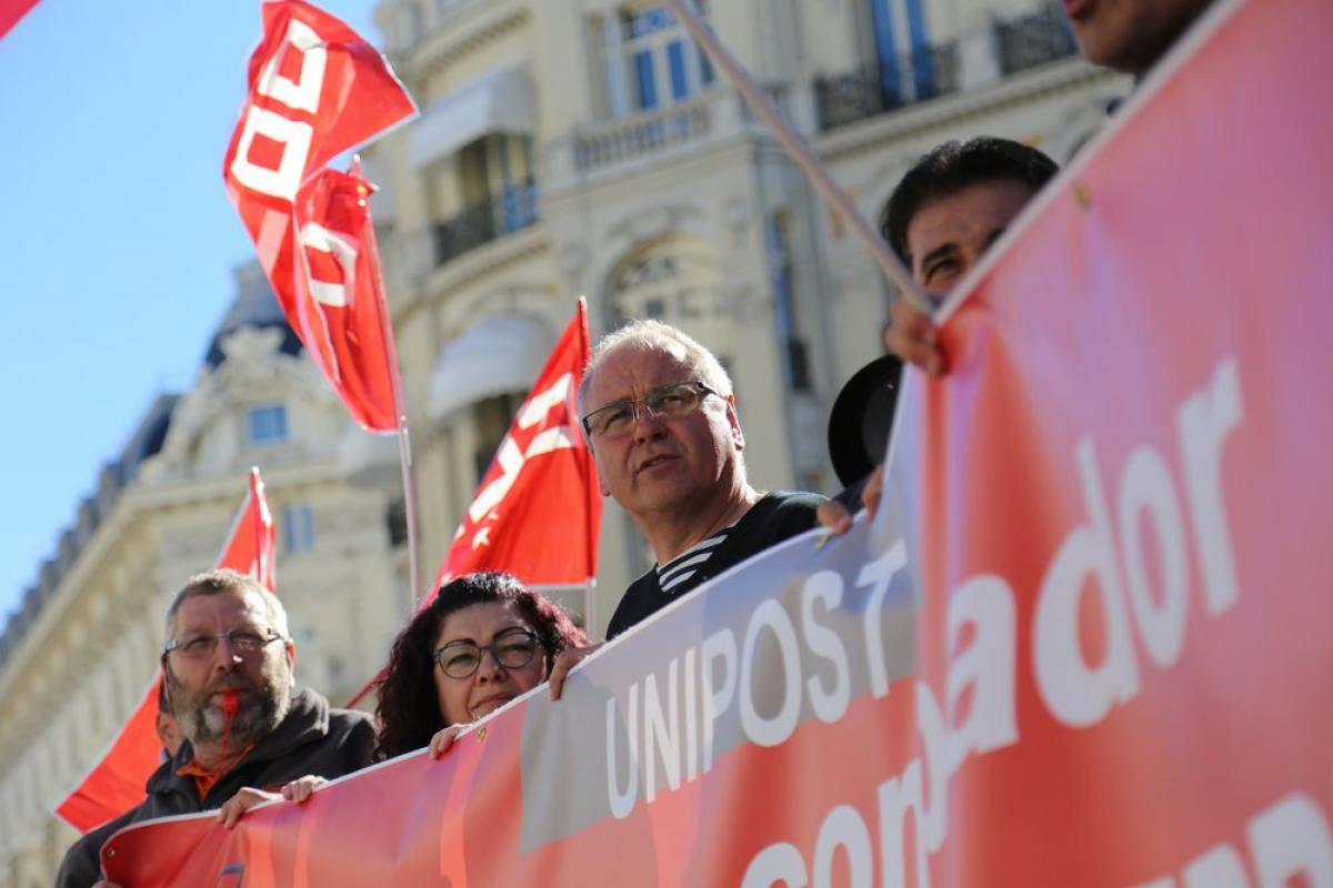 Noviembre. Concentracin contra los despidos en Unipost, frente al Congreso de los Diputados