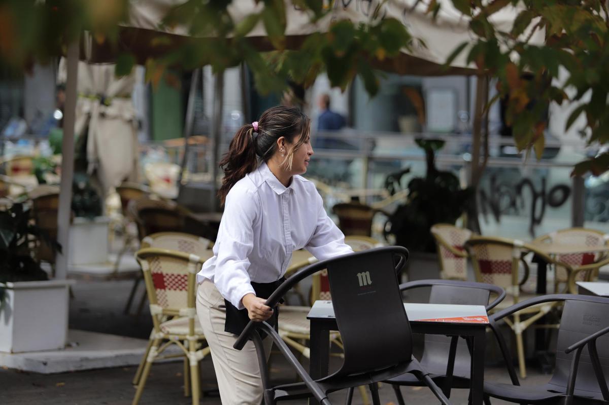 Una trabajadora de hostelería en Madrid