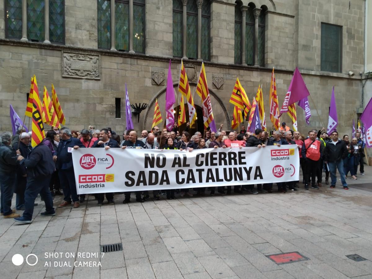 Concentración trabajadores de Sada en Lleida