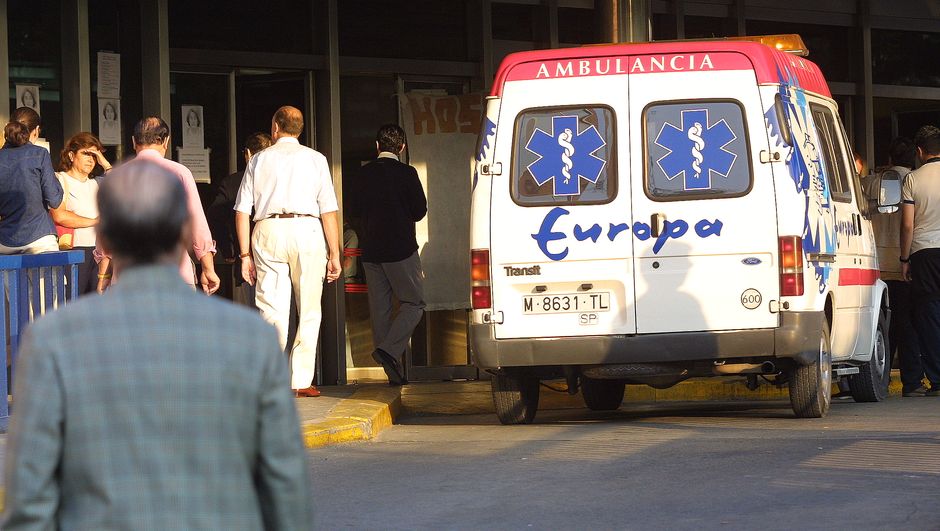 Ambulancia en el hospital 12 de Octubre de Madrid