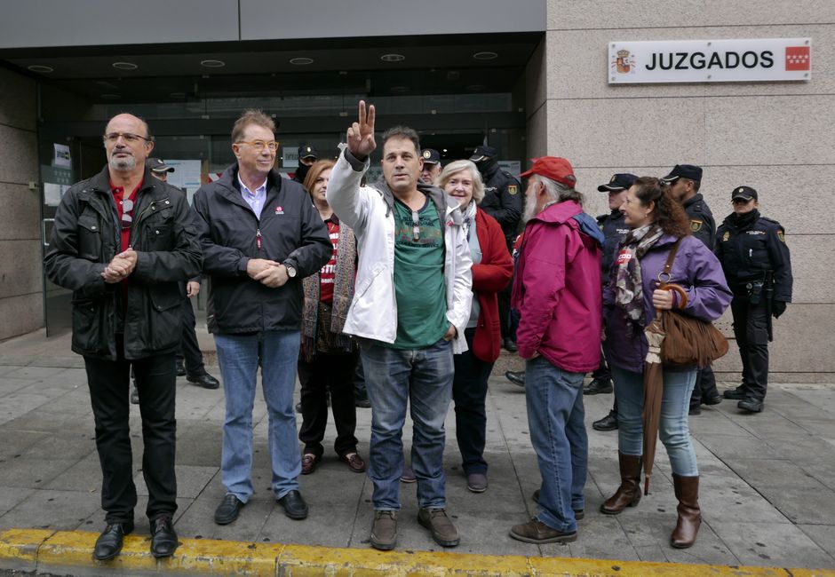 Concentraci�n de apoyo a Juan Carlos Asenjo en los Juzgados de Fuenlabrada