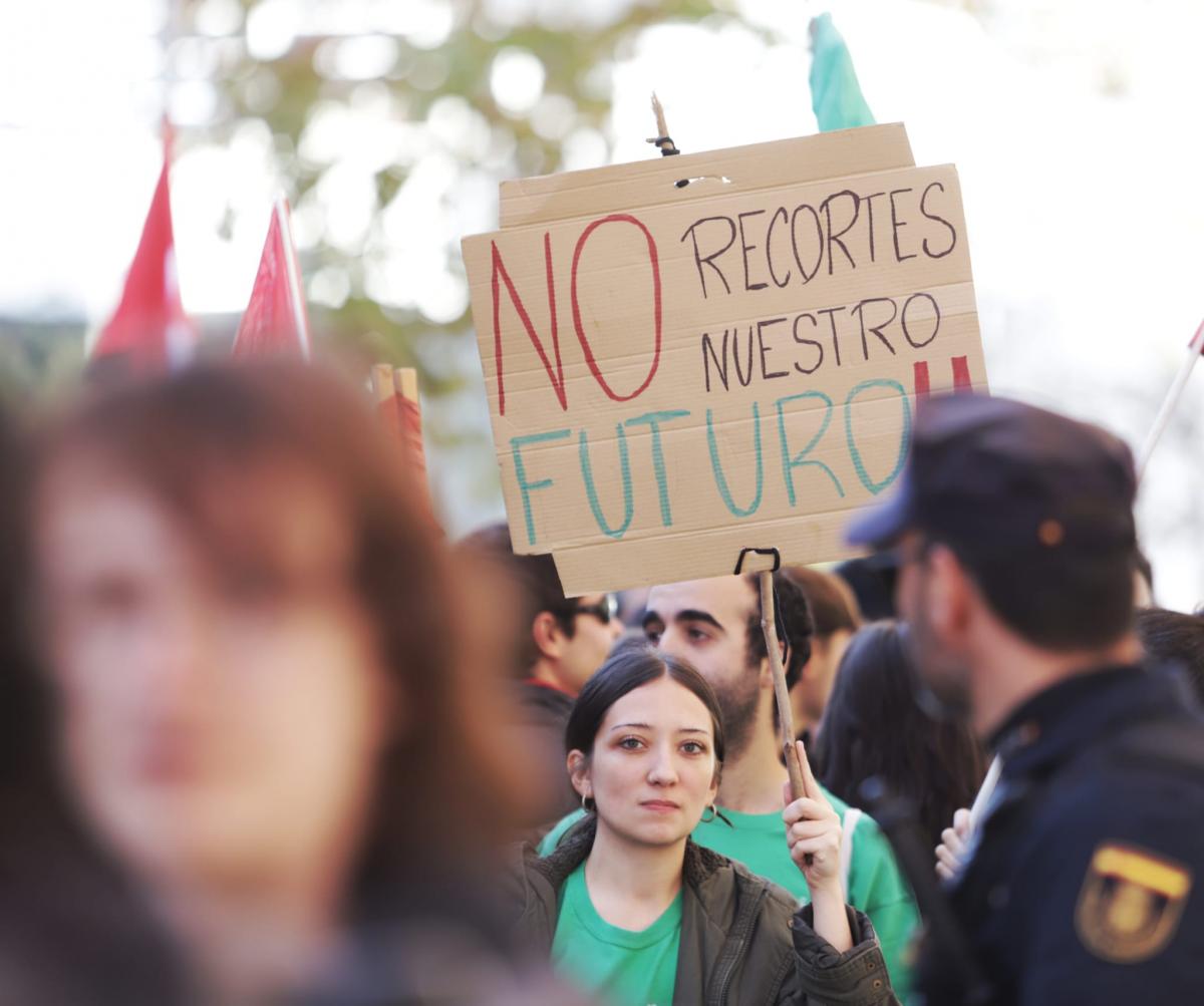 Concentracin en la Asamblea de Madrid para denunciar la asfixia econmica de la universidad pblica