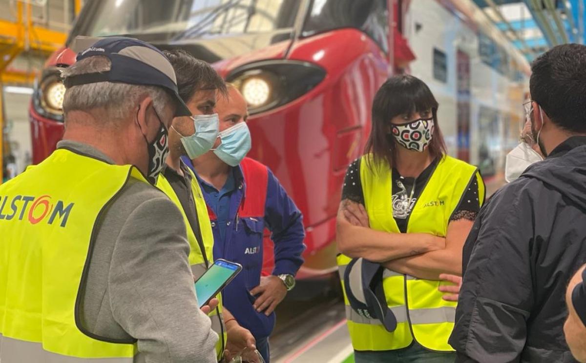 La delegación de CCOO recorrió la factoría para conocer el proceso de fabricación