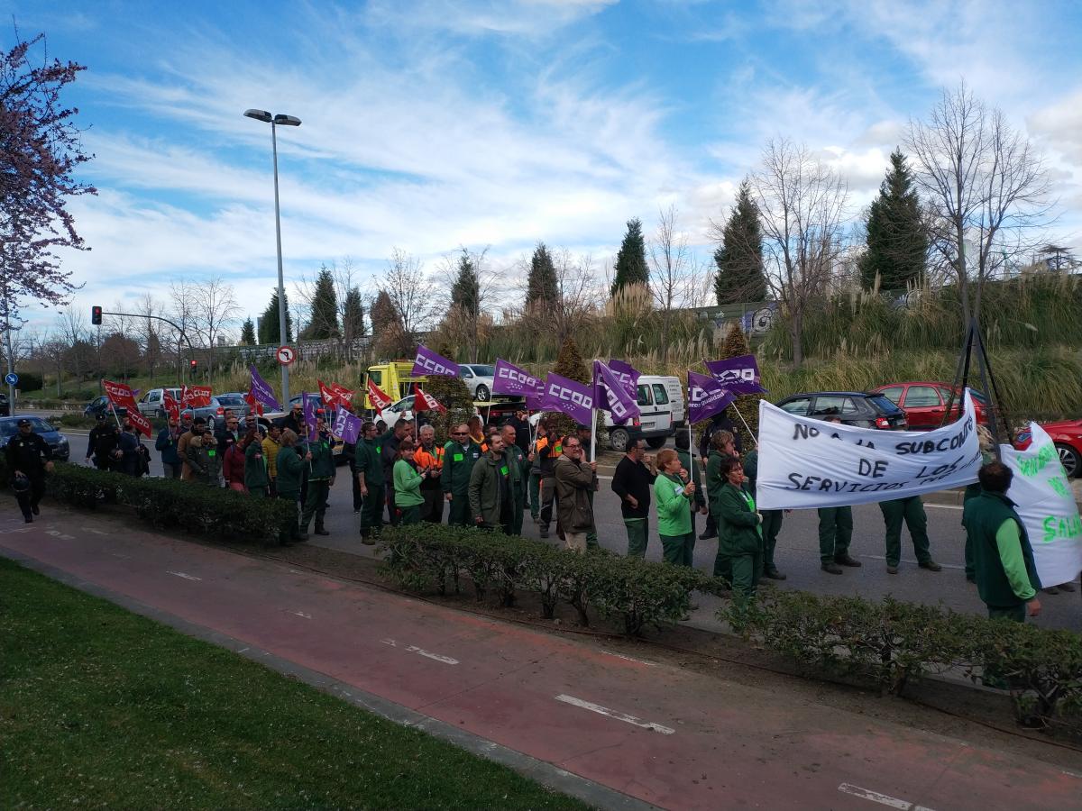 Éxito total en el inicio de la huelga en la jardinería municipal de Alcalá de Henares