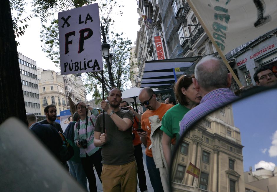 Concentraci�n frente a la Consejer�a de Educaci�n en defensa de la FP p�blica