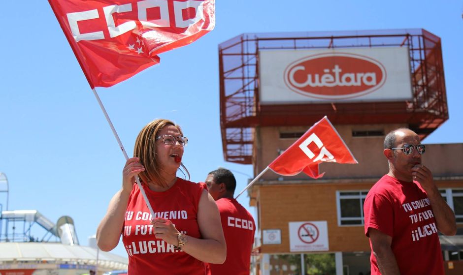 Protesta de la plantilla de Cu�tara en Villarejo de Salvan�s