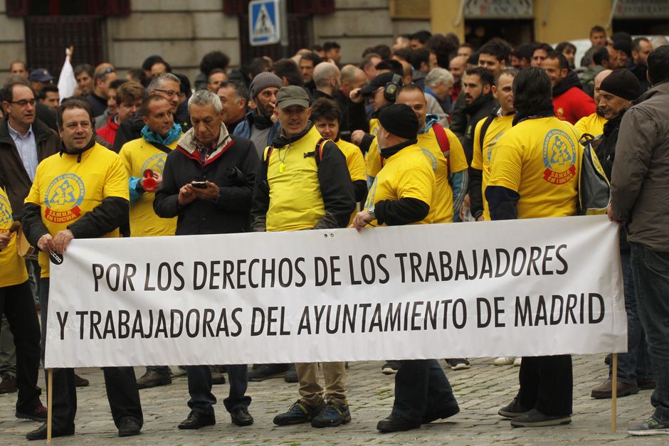 Concentración de trabajadores de SAMUR Madrid, en la Plaza de la Villa
