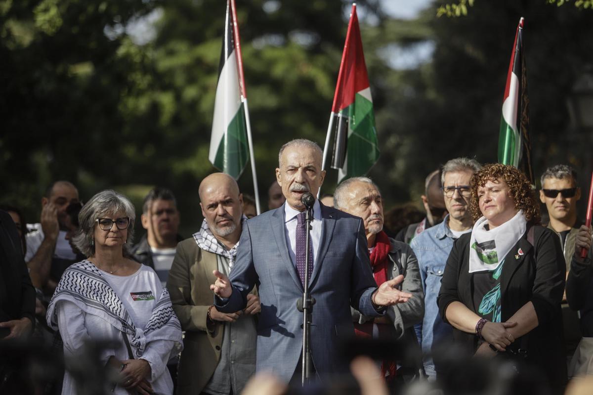 Octubre 2025. Concentración contra el genocidio en Gaza frente al hospital Niño Jesús, con la presencia del embajador de Palestina