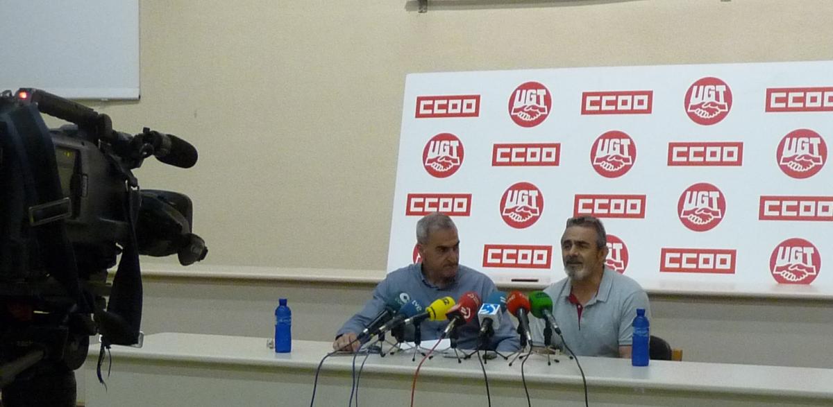 Alfredo Morales (izq) de UGT y Eugenio Duque (CCOO)