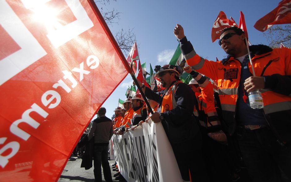 Manifestacion de mineros de Aguas Blancas frente al Ministerio de Industria en Madrid