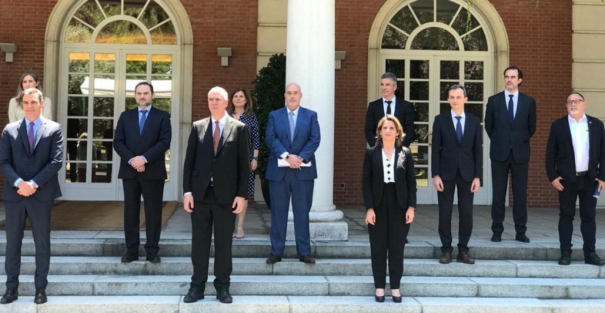 A la derecha de la imagen, el secretario general de CCOO de Industria, tras la presentación del plan de choque para el auto