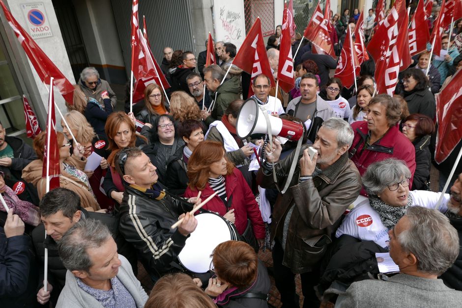 Concentracion contra la falta de plantilla en los centros dependientes de la Comunidad de Madrid
