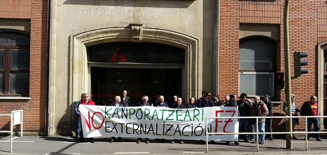 Concentración de la plantilla de Bellota contra la externalización.