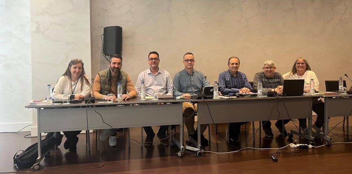 Representantes de CCOO en la comisión negociadora, junto a quienes les asesoraron en la negociación