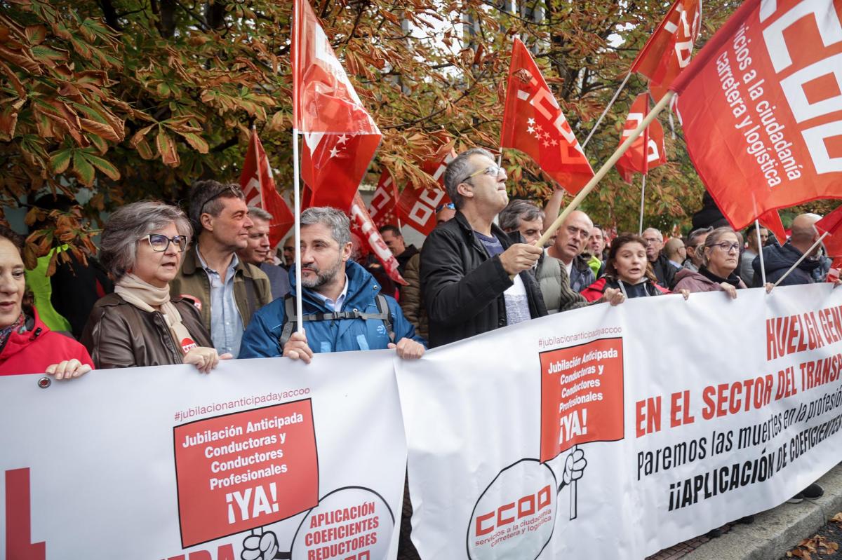 Ms de 2.000 personas se concentran en Madrid para exigir la jubilacin anticipada de las y los conductores de autobuses y gras