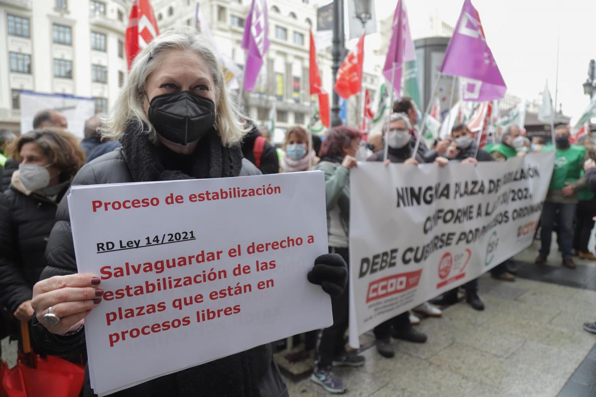 Concentración de CCOO, UGT, CSIF y CITAM del Ayuntamiento de Madrid exigiendo el cumplimiento de la Ley de estabilización del empleo temporal