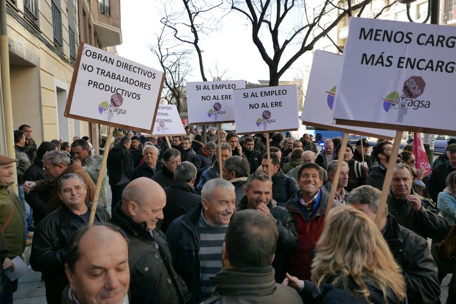 Manifestación en protesta por los despidos en Tragsatec 12 enero 2016