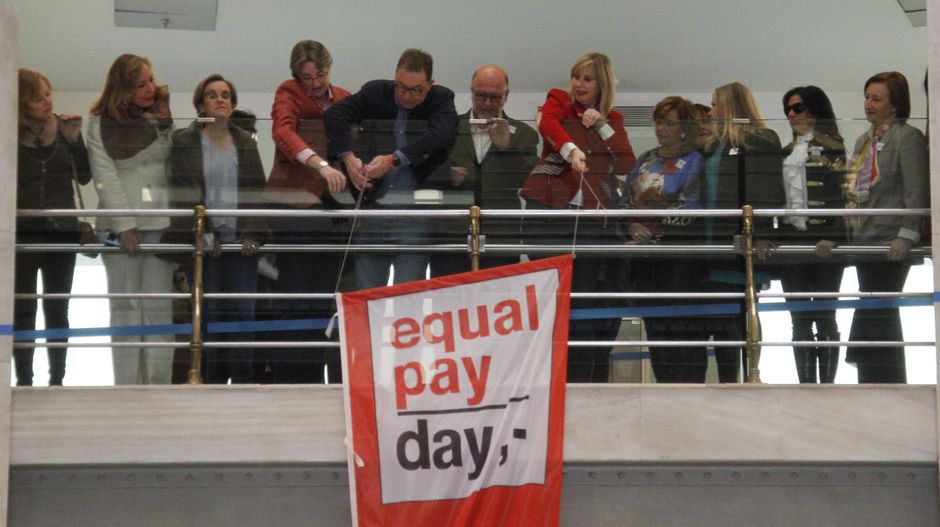 Madrid iza la bandera por la igualdad salarial