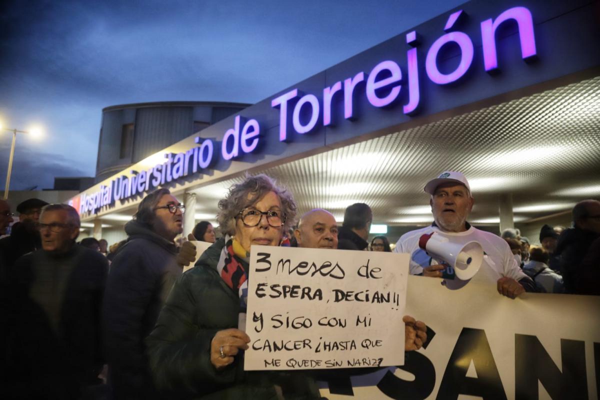 Concentración contra las listas de espera en el Hospital de Torrejón.