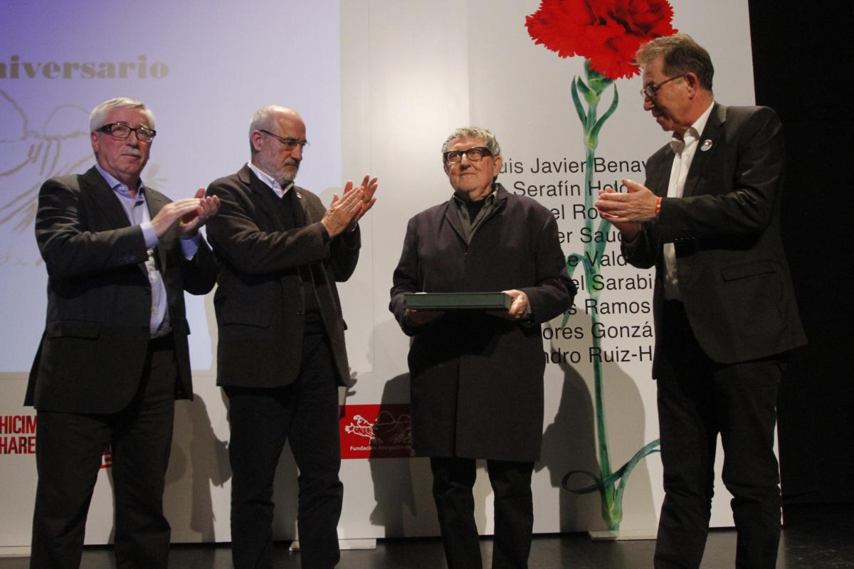Juan Genov�s recibiendo el Premio Abogados de Atocha en 2017