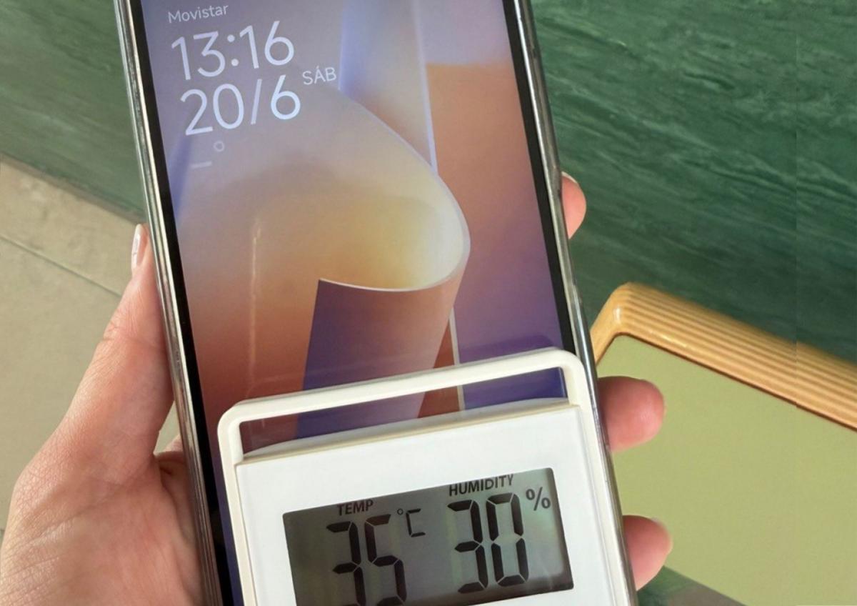 Temperaturas de 35 grados en las aulas donde se realizan las oposiciones a docencia en Madrid.