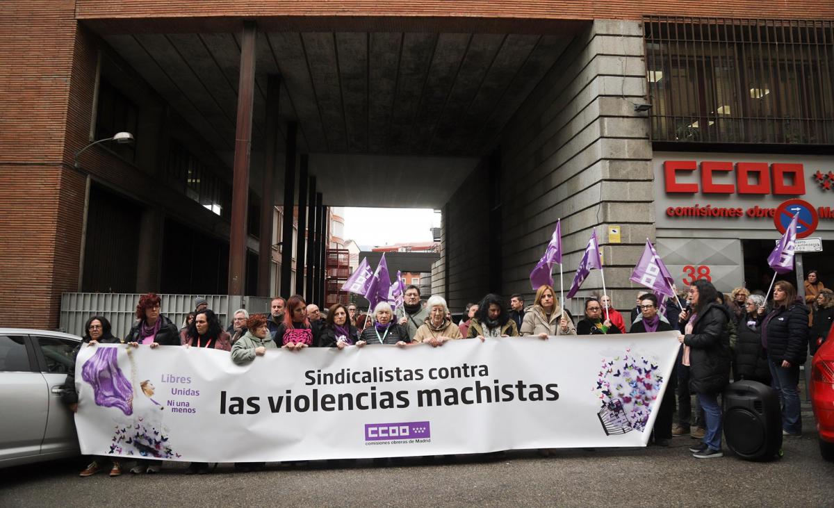 Concentracin en la sede de CCOO Madrid contra la violencia de gnero