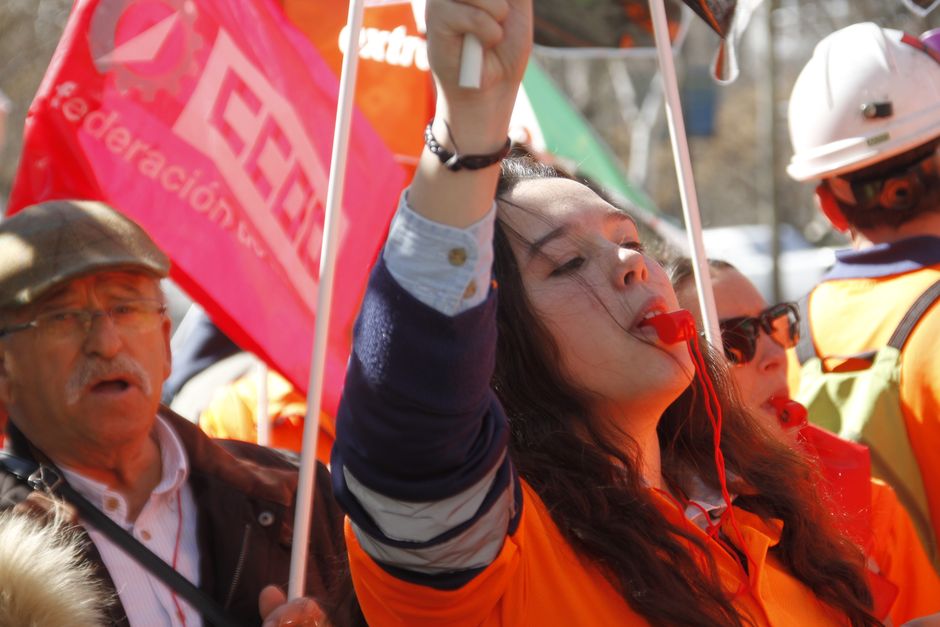 Manifestacion de mineros de Aguas Blancas frente al Ministerio de Industria en Madrid