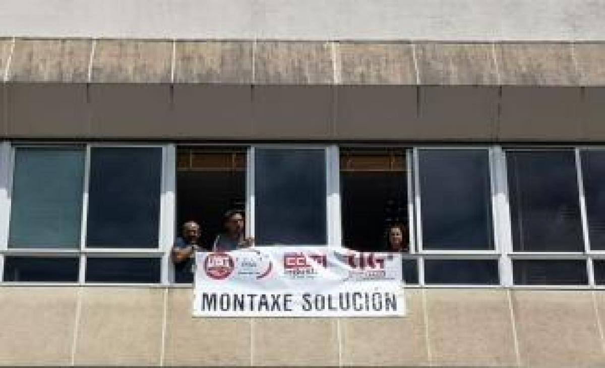 En la imagen, los tres sindicalistas que permanecen encerrados