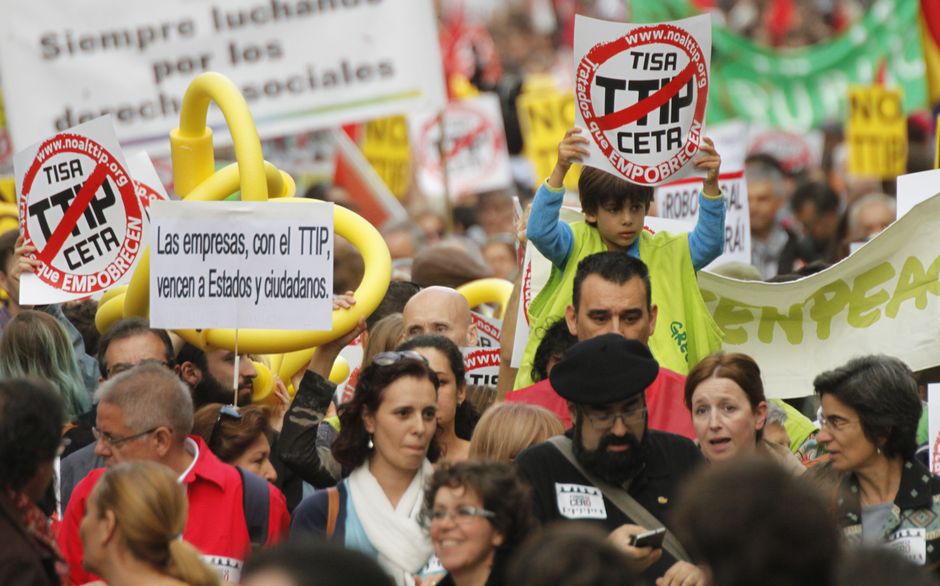Manifestación contra la pobreza, la desigualdad y los Tratados de Libre Comercio CETA, TTIP y TISA