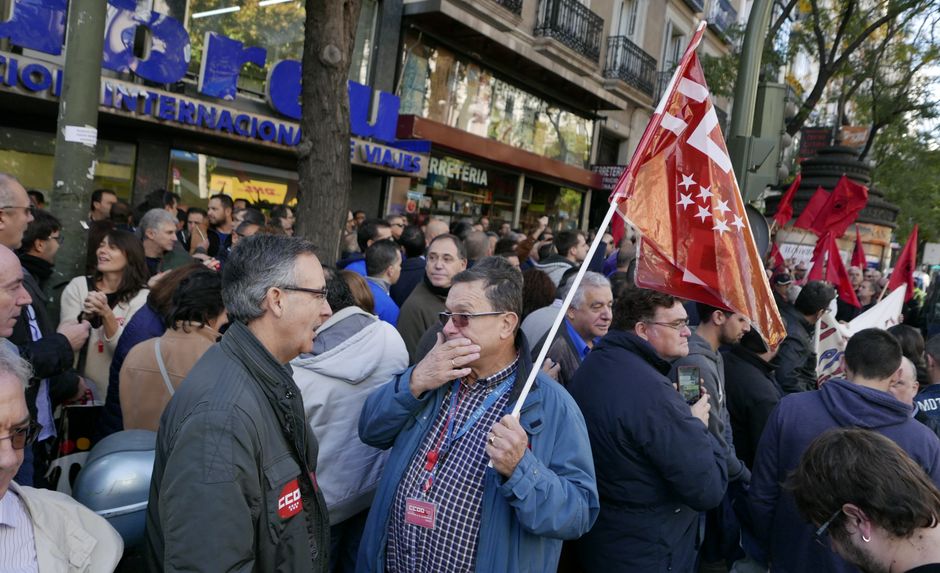 Concentración en defensa de la EMT frente a la sede del PP en Madrid