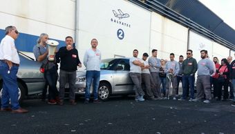 Juan Antonio Caravaca dirigiéndose a los trabajadores de Galvatec.