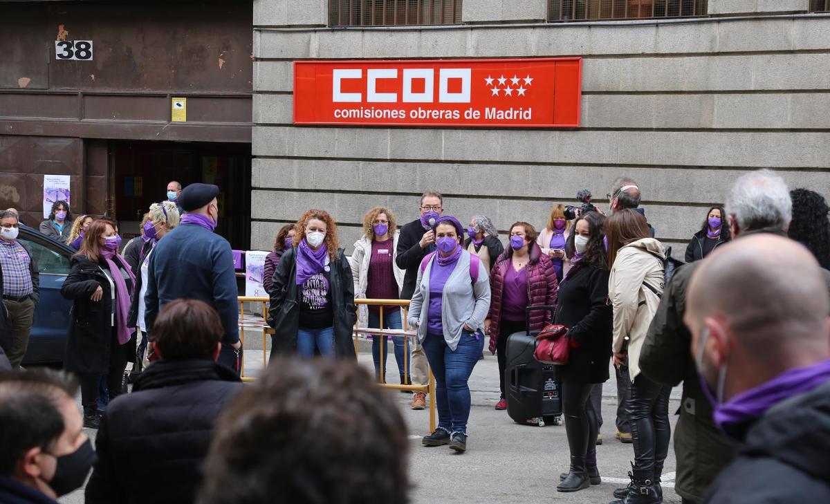 Concentración por el Día Internacional de Mujer en la sede de CCOO en Madrid
