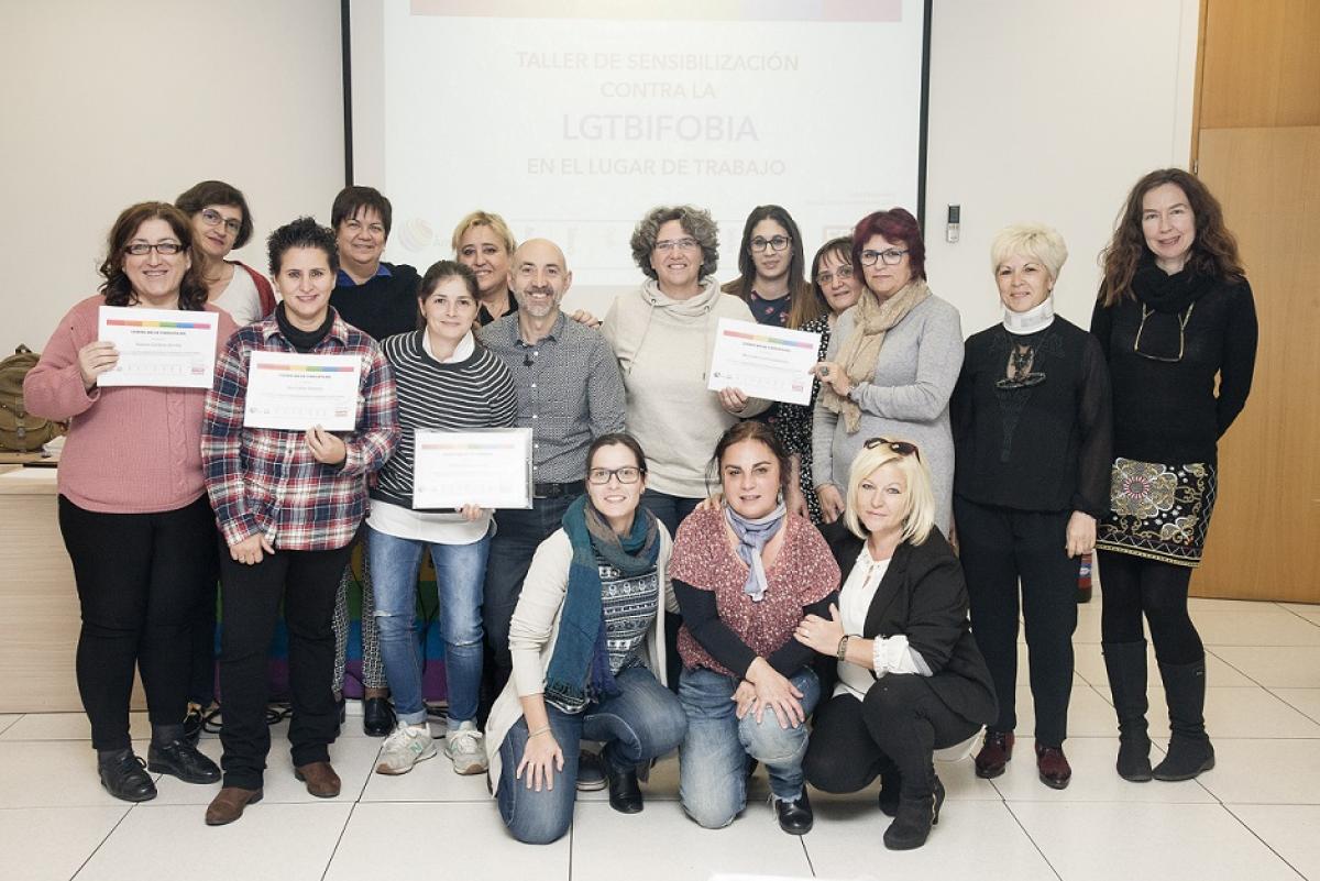 Asistentes al taller de sensibilización sobre LGTBI