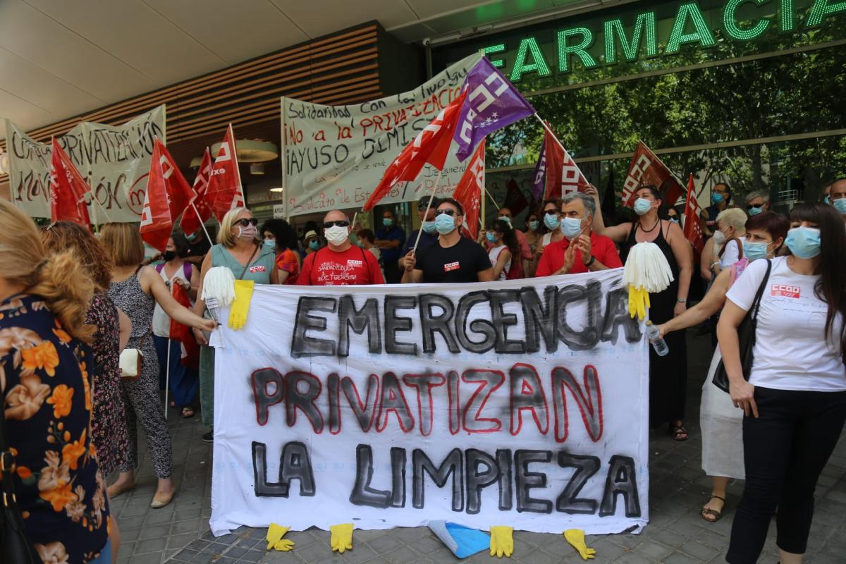 Concentración de protesta ante la Asamblea de Madrid