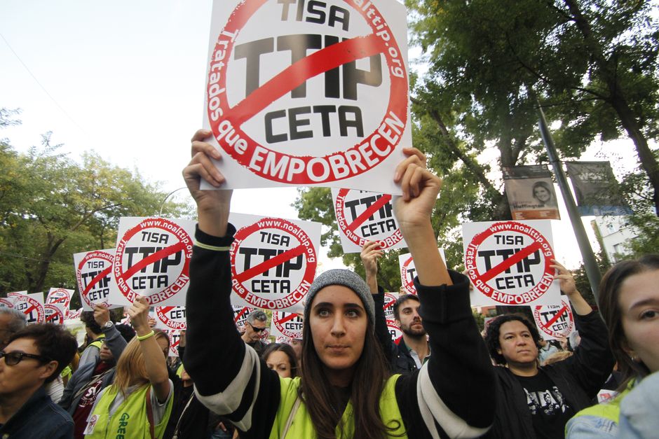 Manifestación en Madrid contra la pobreza, la desigualdad y los Tratados de Libre Comercio CETA, TTIP y TISA