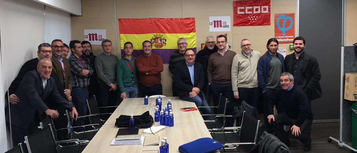 En el centro de la imagen, el secretario general de CCOO de Industria junto a los compañeros del sindicato en Mahou San Miquel