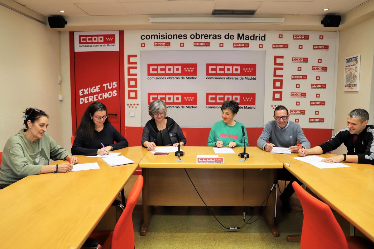 Representantes de CCOO de Madrid y del Comité de Empresa firman el Plan de Igualdad