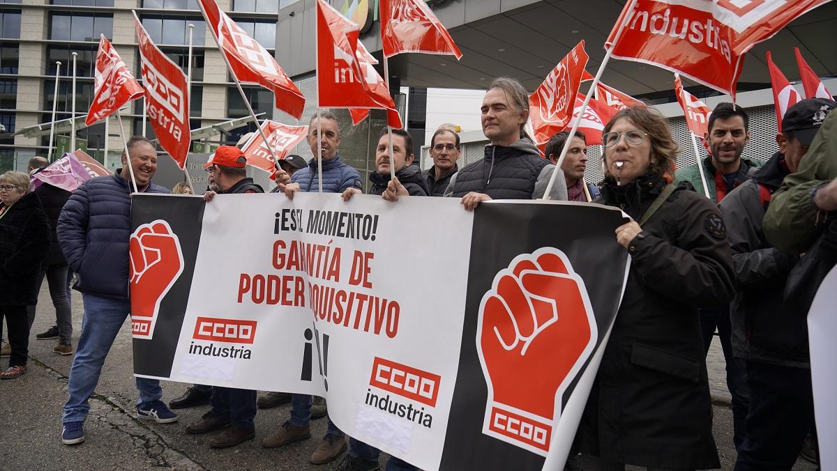 Concentración de los y las representantes de CCOO ante la sede de Iberdrola. Foto de archivo