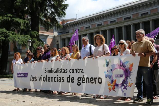 Concentraci�n contra el terrorismo machista frente al Museo del Prado