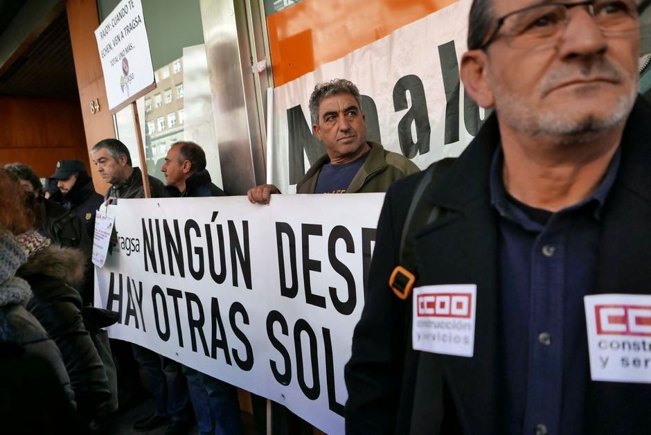 Manifestación en protesta por los despidos en Tragsatec 12 enero 2016