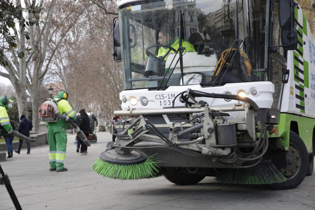 Trabajadores de limpieza viaria en Madrid