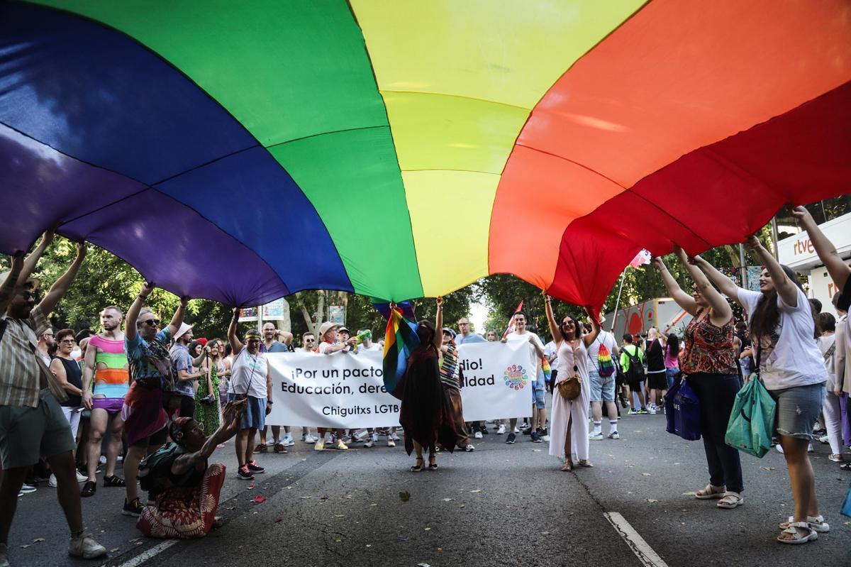 Bandera LGTBI en el Orgullo de Madrid de 2024