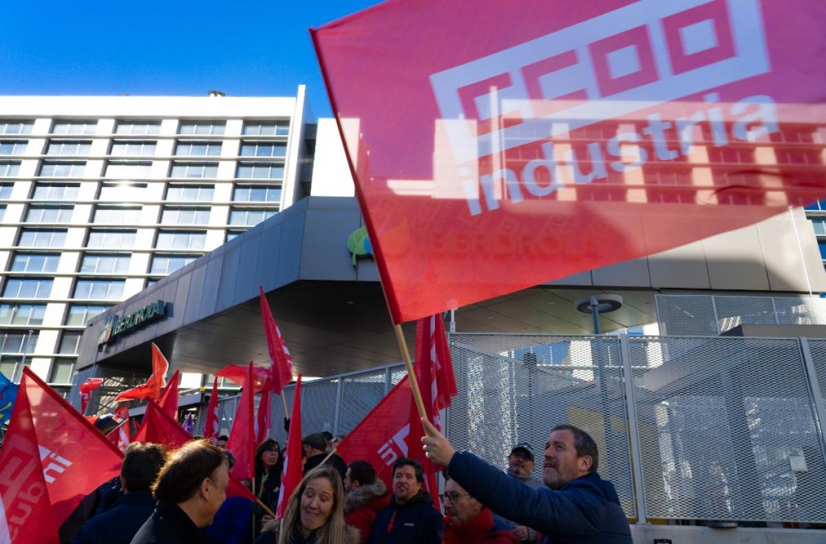 Concentración ante la sede de Iberdrola